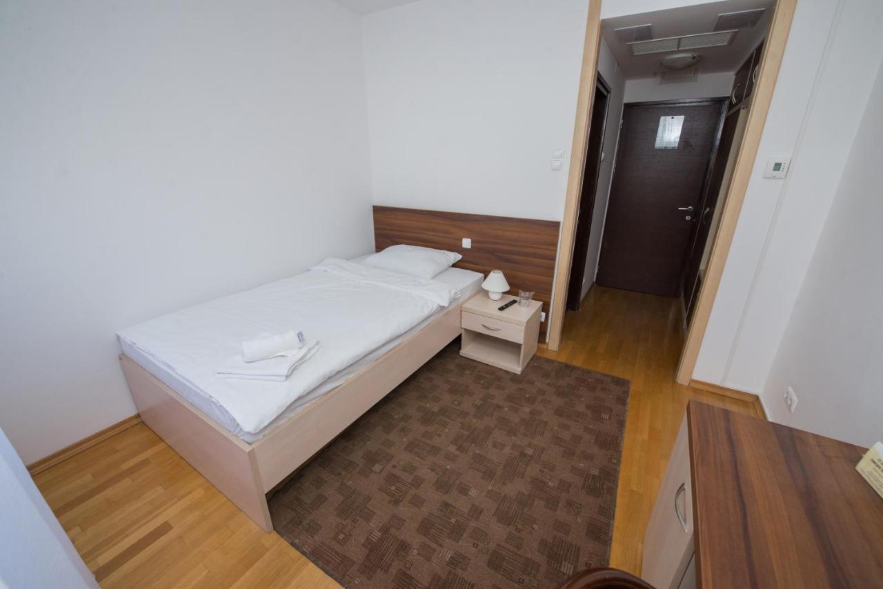 Hotel Central Bjelovar Exterior foto